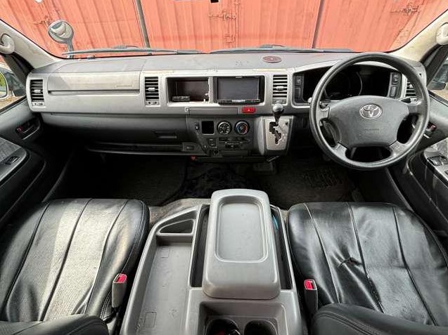 Toyota Hiace Grand Cabin 2006