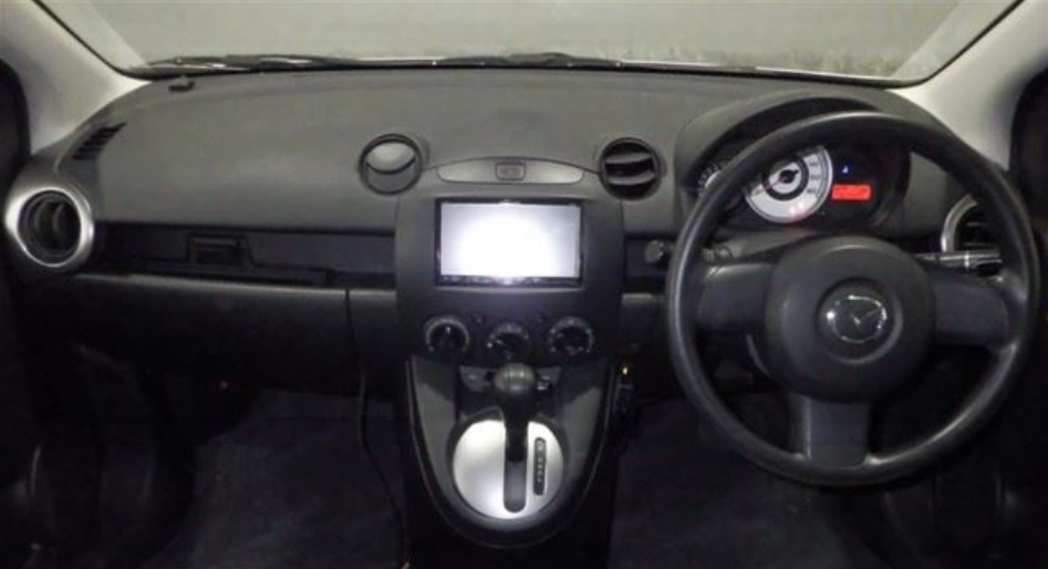MAZDA DEMIO 2010