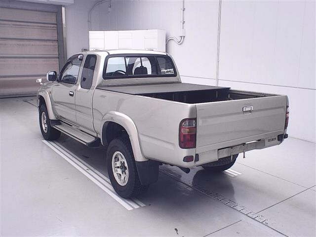 TOYOTA HILUX XTRA CAB 2003
