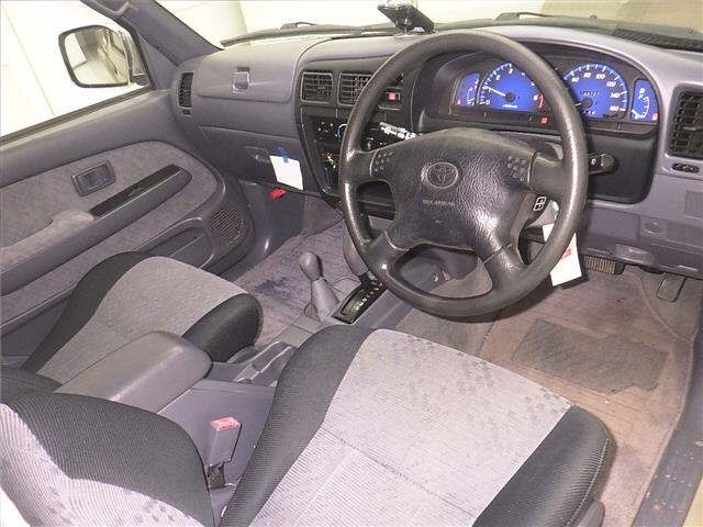 TOYOTA HILUX XTRA CAB 2003