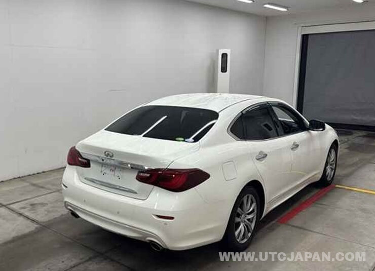 NISSAN FUGA 2016