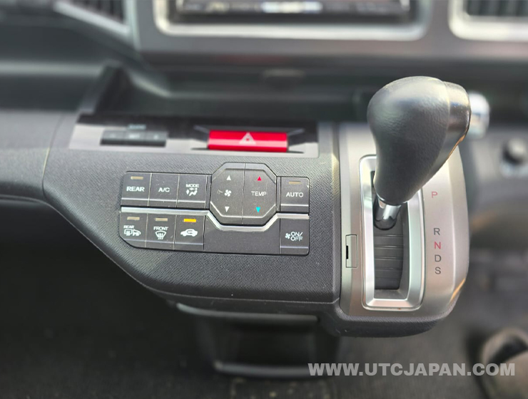 Honda Stepwagon Spada 2011