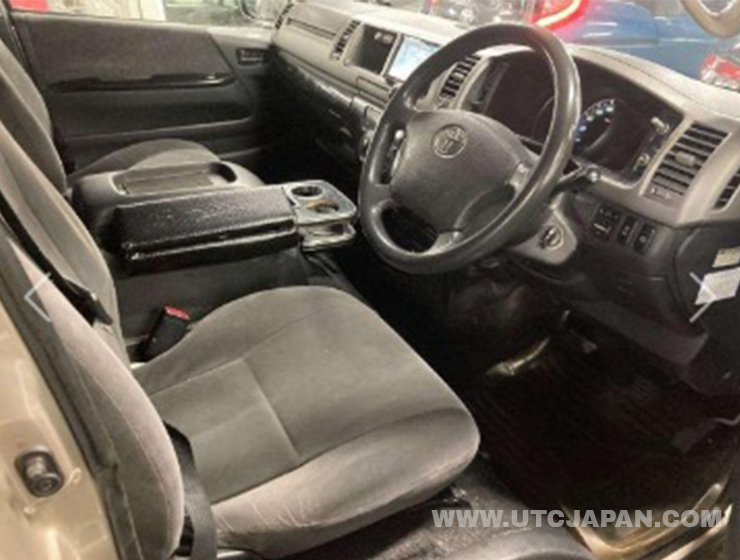 TOYOTA HIACE GRAND CABIN 2011