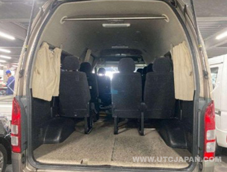 TOYOTA HIACE GRAND CABIN 2011