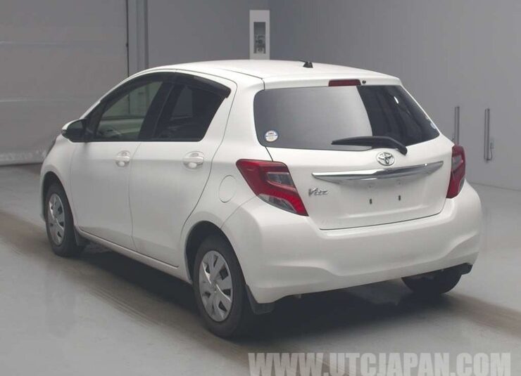 TOYOTA VITZ 2016