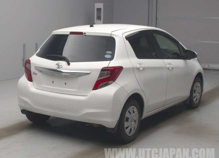 TOYOTA VITZ 2016