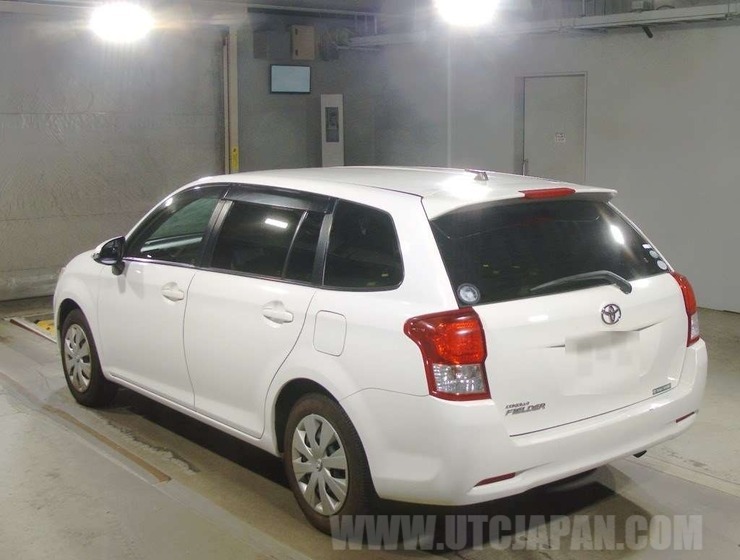 TOYOTA COROLLA FIELDER 2013