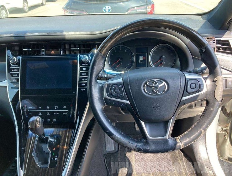 TOYOTA HARRIER 2014