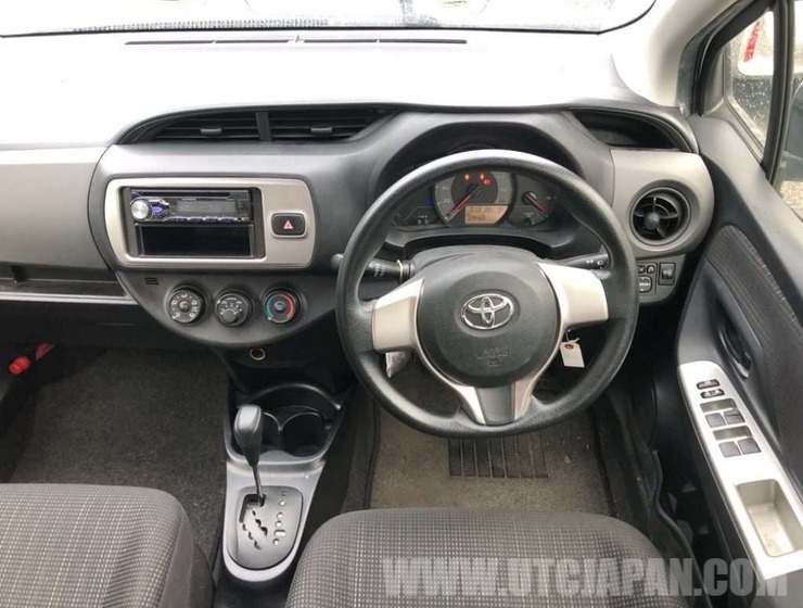 TOYOTA VITZ 2016