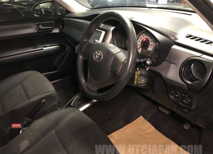 TOYOTA COROLLA FIELDER 2013
