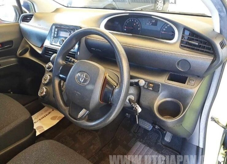 TOYOTA SIENTA 2016