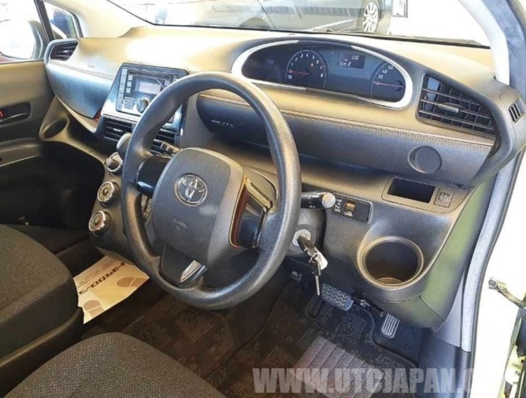 TOYOTA SIENTA 2016