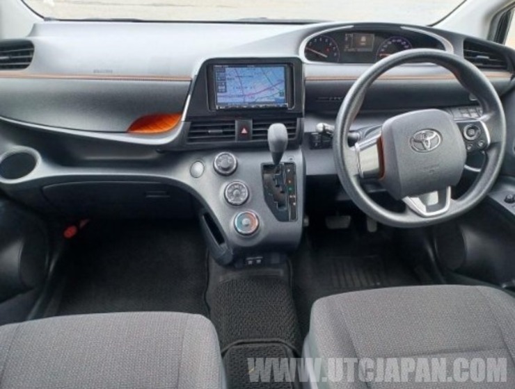 TOYOTA SIENTA 2019