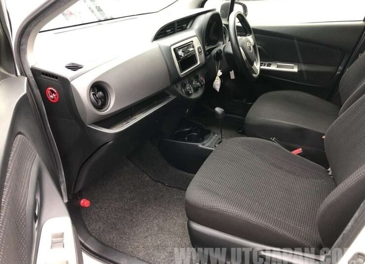 TOYOTA VITZ 2016