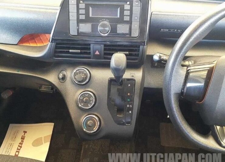 TOYOTA SIENTA 2016