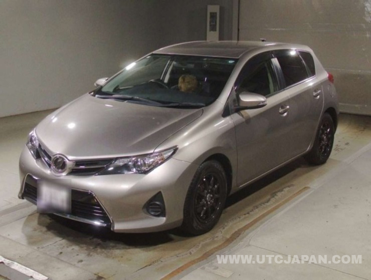 TOYOTA AURIS 2013