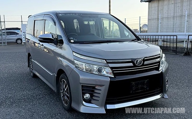 Toyota Voxy 2016