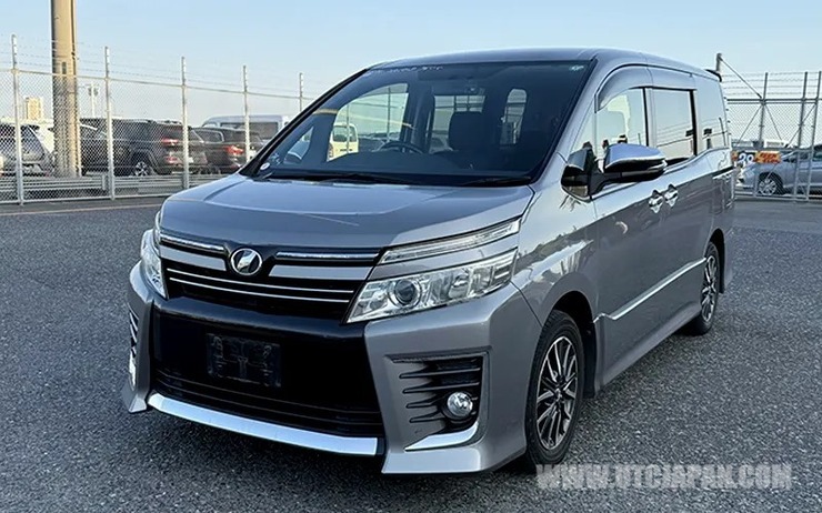 Toyota Voxy 2016